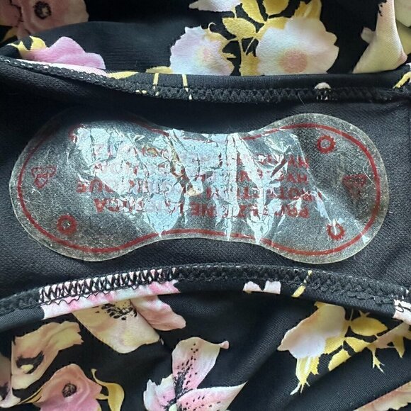 NWT - Unique & Classic Cutout Scalloped One Piece Swimsuit Size M - Picture 5 of 8